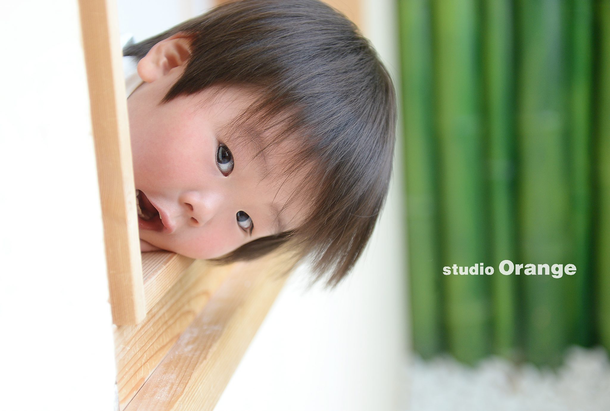 カメラのお姉ちゃんお兄ちゃんと一緒にお写真とろね！