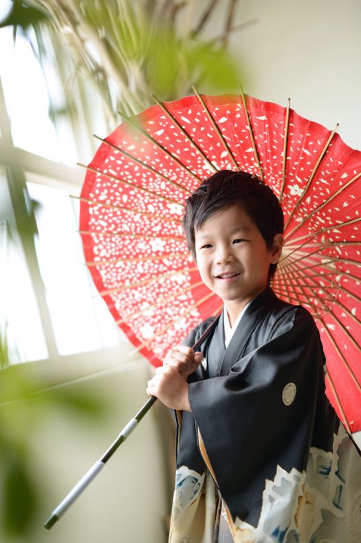 5歳男の子　七五三　傘　黒い着物　持込