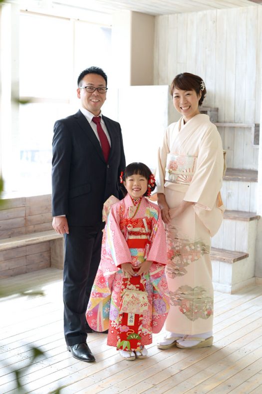 7歳　女の子　ピンクの着物　ママ着物