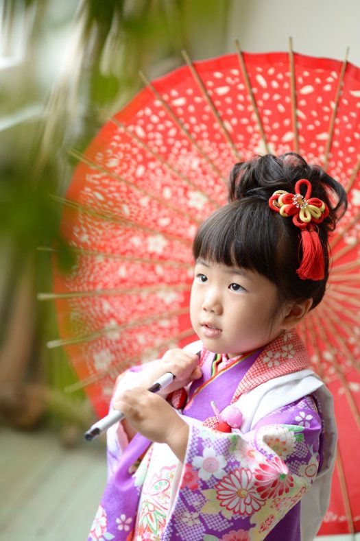 3歳女の子　七五三　傘　紫の着物