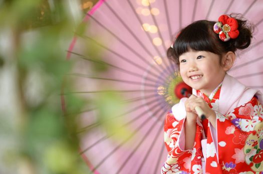 3歳　女の子　七五三　赤い着物
