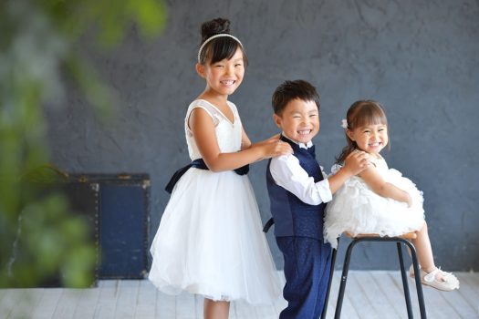 奈良市　白いドレス　ネイビータキシード　兄弟写真