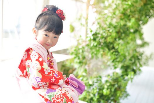 七五三　3歳女の子　赤い着物