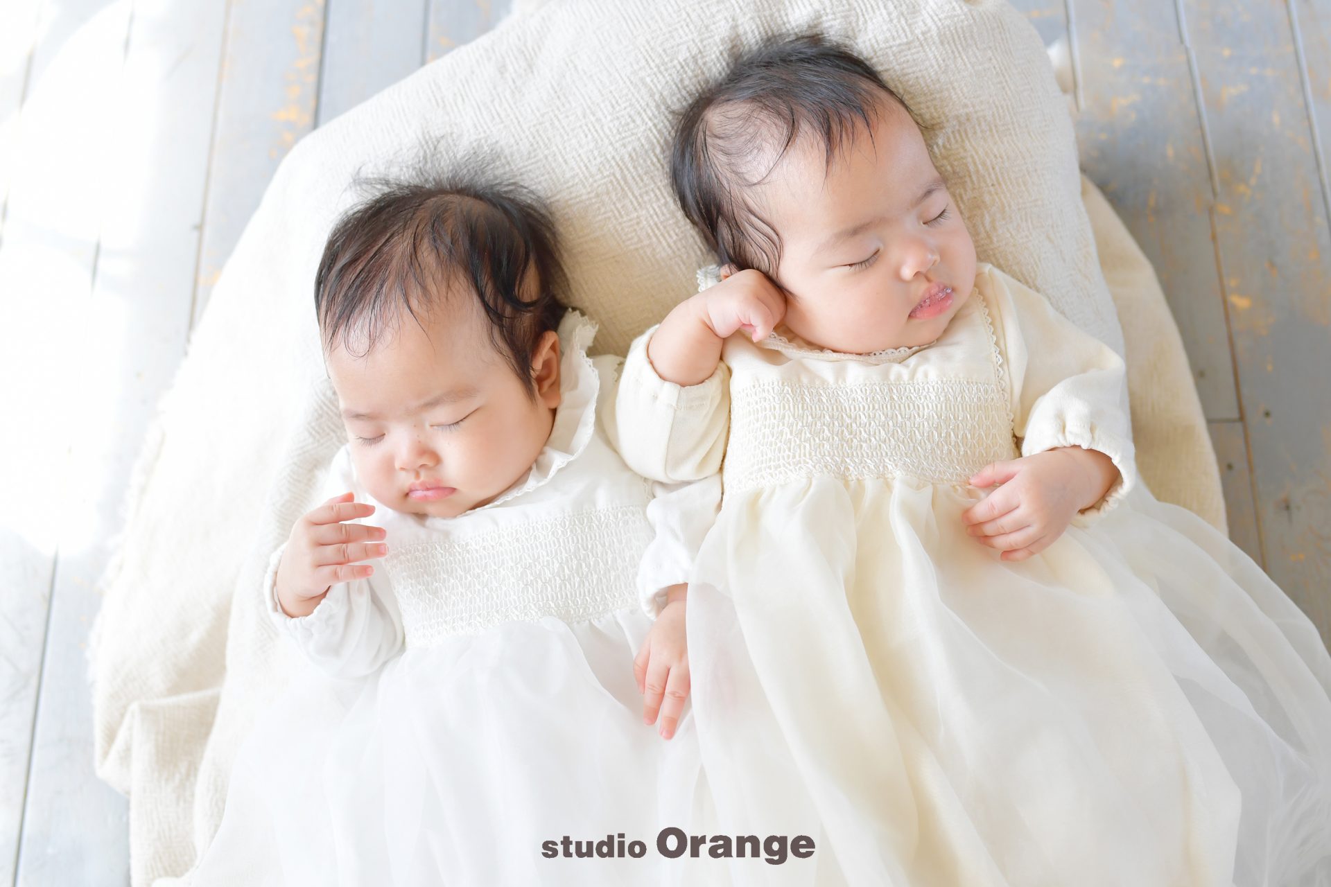 奈良県生駒市より、そっくり！女の子の双子ちゃんのお宮参り撮影