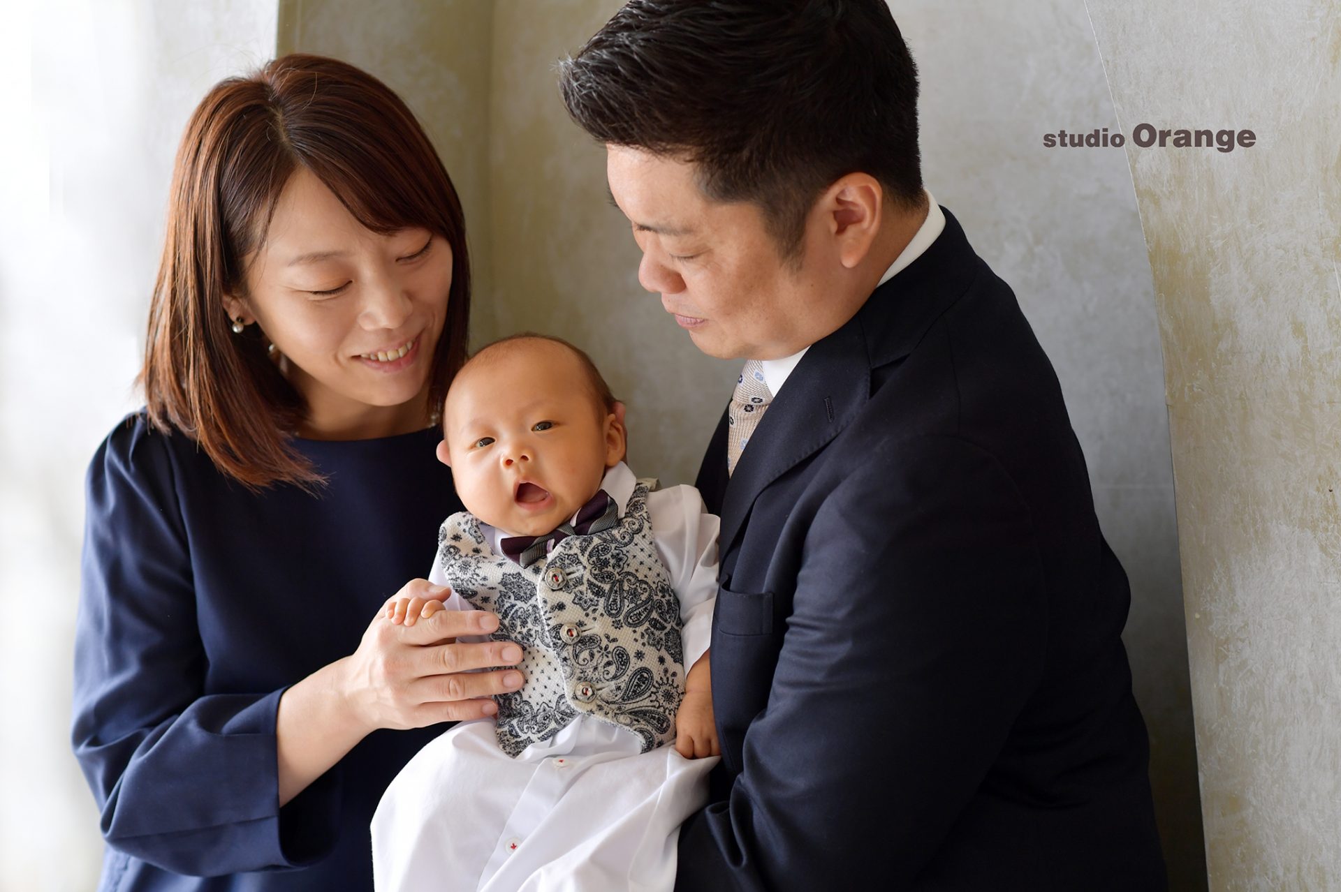 暖かいスタジオで冬のお宮参り撮影