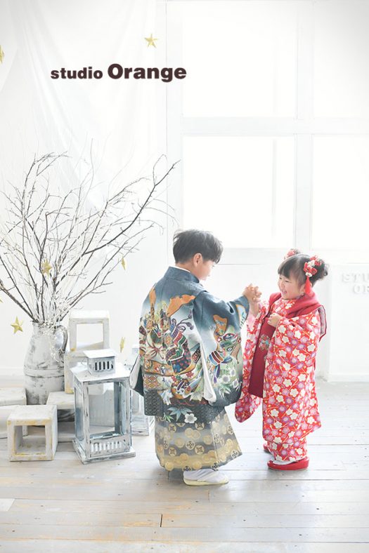 七五三　兄弟写し　姉妹写し　和装　袴　被布　着物　奈良店　フォトスタジオ　写真館　オレンジ