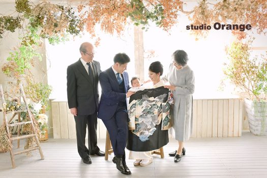 奈良県生駒市　お宮参り　奈良市　学園前　生駒　大和郡山市　精華町　木津川市　登美ヶ丘 春日大社　帯解寺　菅原天満宮　生駒大社　率川神社1ヶ月　着物　産着　和装　家族写し　ベビーベッド