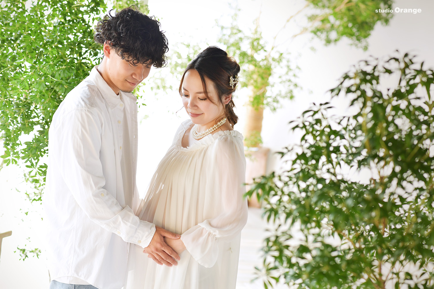 マタニティフォトの人気衣装は？お腹が見えないドレスはあるの？