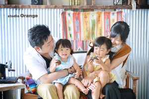家族写真　私服　松ぼっくり　お揃い　奈良市　写真館　スタジオオレンジ