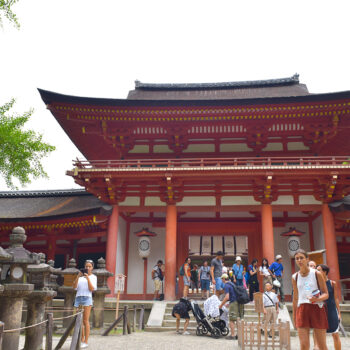 春日大社本殿前　奈良市の神社