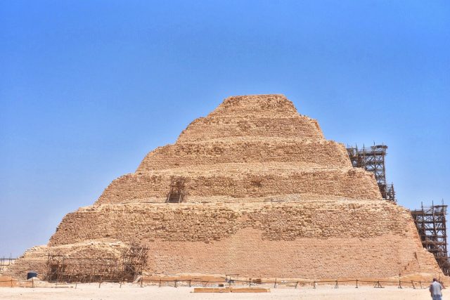階段ピラミッド　エジプト　最古　ピラミッド