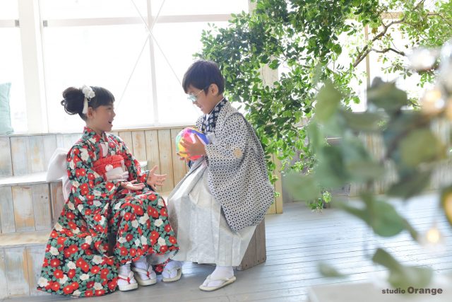 奈良市　生駒市　帝塚山　富雄　木津川市　精華町　登美ヶ丘　スタジオレンジ 写真館　フォトスタジオ　写真 春日大社　生駒大社　菅原天満宮　帯解寺　率川神社（いさがわじんじゃ）　姉弟撮影　椿の着物　モダン