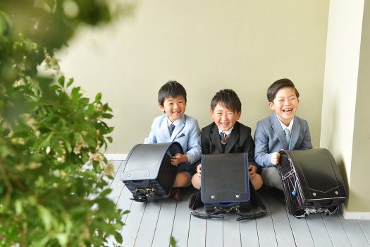 入学　小学校入学　男友達　友達同士　ランドセル