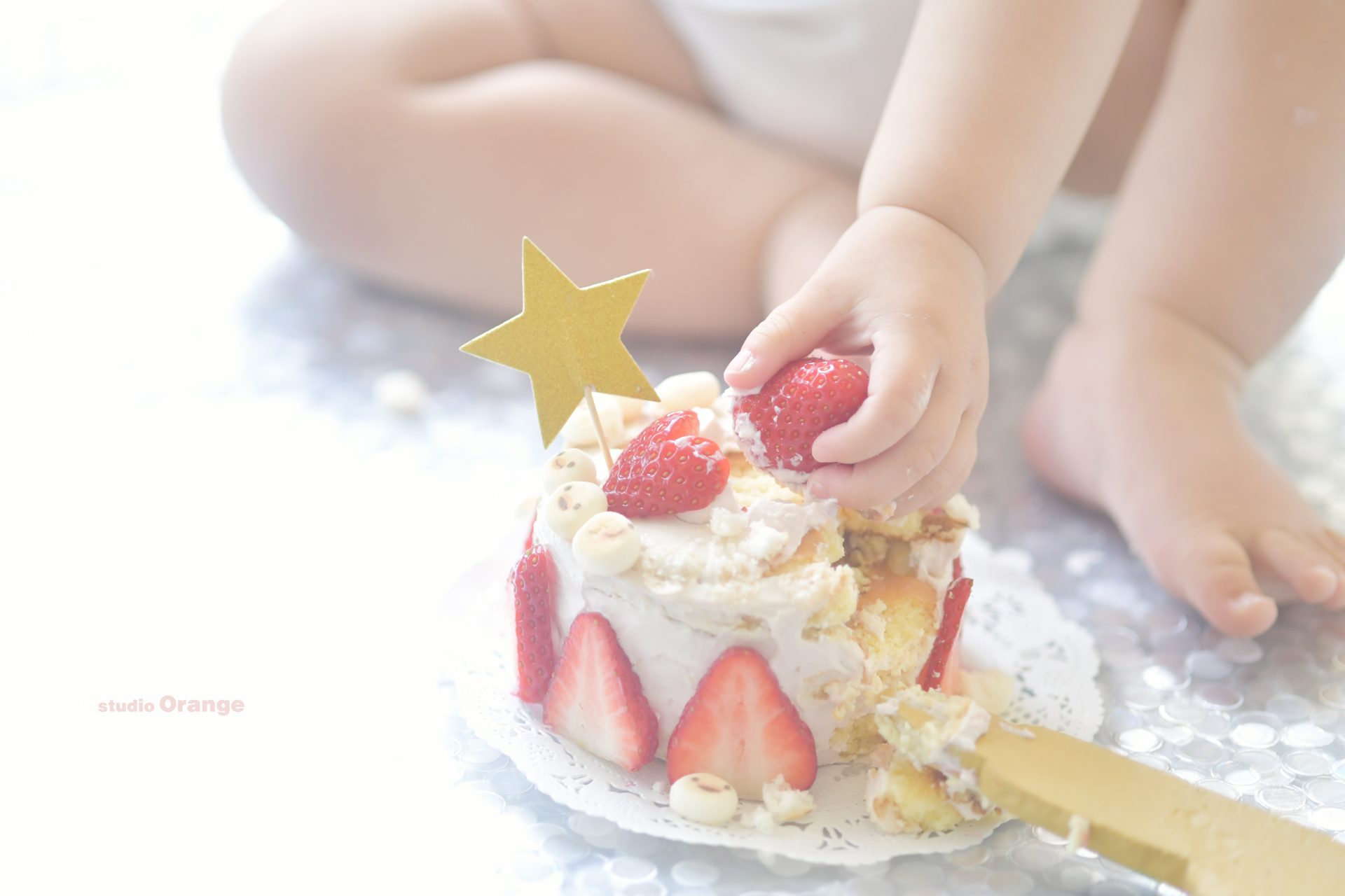 お誕生日撮影　バースデーフォト　スマッシュケーキ　いちごケーキ