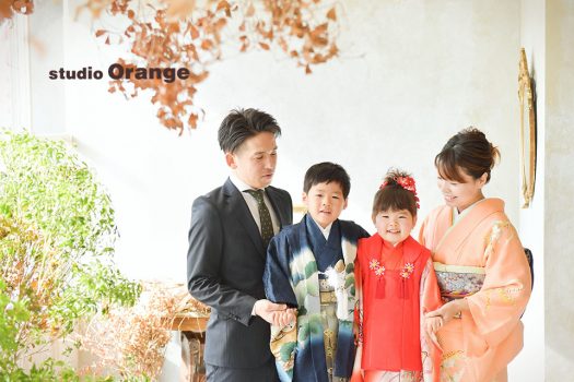 七五三　家族写し　和装　袴　被布　着物　奈良店　フォトスタジオ　写真館　オレンジ