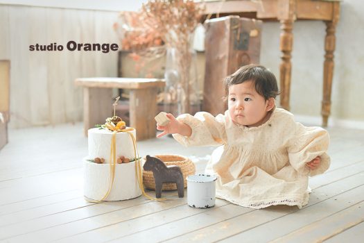 スーツ　ドレス　裸　私服　バースデー　誕生日　フォトスタジオ　奈良店　写真館　オレンジ