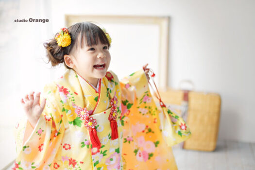 ３歳女の子の七五三前撮り撮影　黄色い着物　奈良市のフォトスタジオ・写真スタジオ