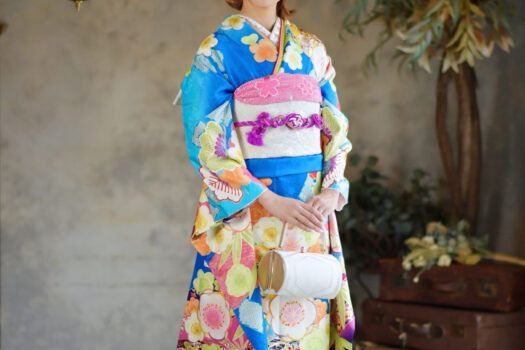 奈良市の写真館スタジオオレンジで撮影した成人式写真撮影　青い振袖　20歳女性　レンタル振袖