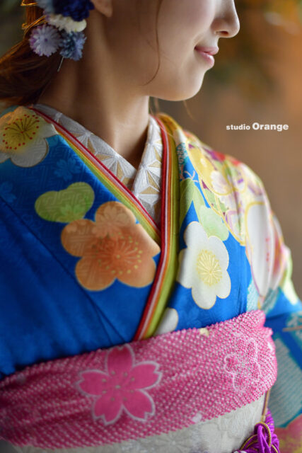 奈良市の写真館スタジオオレンジで撮影した成人式写真撮影　青い振袖　20歳女性　レンタル振袖