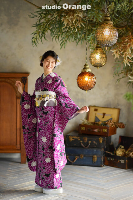 奈良市の写真館スタジオオレンジで成人式前撮り後撮り写真撮影　紫色の振袖着物　二十歳