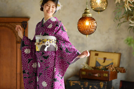 奈良市の写真館スタジオオレンジで成人式前撮り後撮り写真撮影　紫色の振袖着物　二十歳