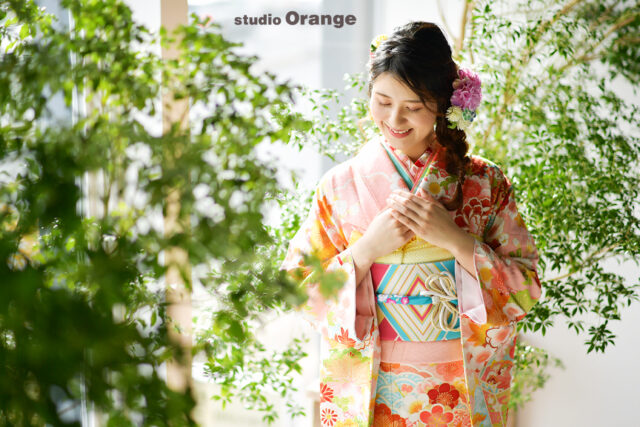 奈良市の写真館スタジオオレンジで成人式前撮り後撮り写真撮影　ピンクの振袖　二十歳
