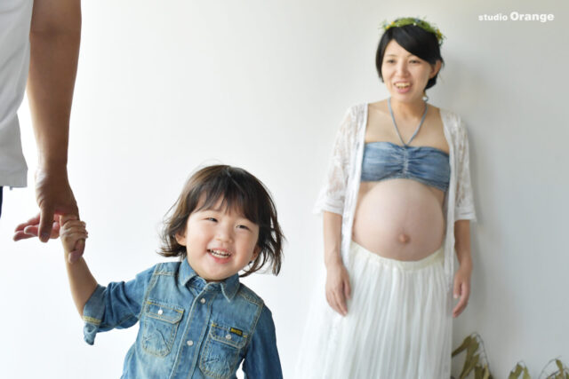 奈良市のフォトスタジオ、スタジオオレンジで撮影したマタニティフォト　家族写真　ファミリーフォト
