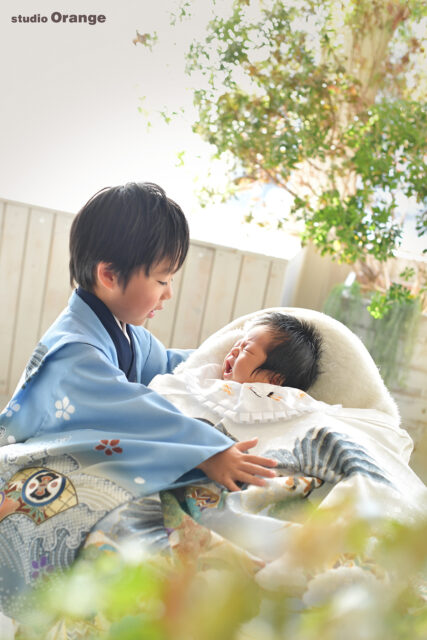 奈良市の写真スタジオ・スタジオオレンジで撮影したお宮参り記念写真撮影　兄弟写真　白い着物