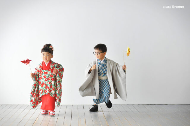 奈良市のフォトスタジオ・スタジオオレンジで撮影した七五三記念撮影写真　3歳の女の子と5歳の男の子　兄妹写真　着流し　春日大社にご祈祷