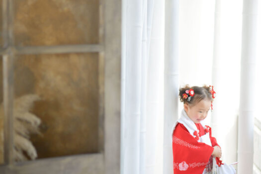 奈良県生駒市から写真館スタジオオレンジに七五三記念写真撮影　3歳女の子　赤い着物