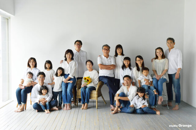奈良市の写真館・スタジオオレンジで撮影した喜寿のお祝い写真撮影　ひまわり　家族写真