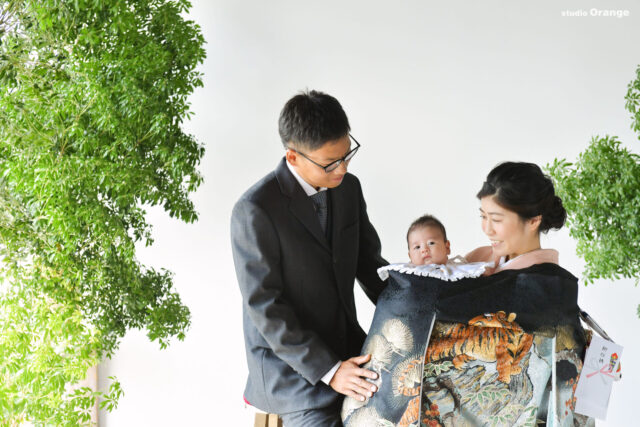 奈良市の写真スタジオ・スタジオオレンジで撮影したお宮参り前撮り　家族写真　3ヶ月男の子