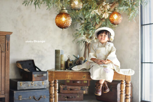 奈良市のフォトスタジオ・スタジオオレンジで撮影したし七五三前撮り撮影写真　3歳女の子　グレージュの着物
