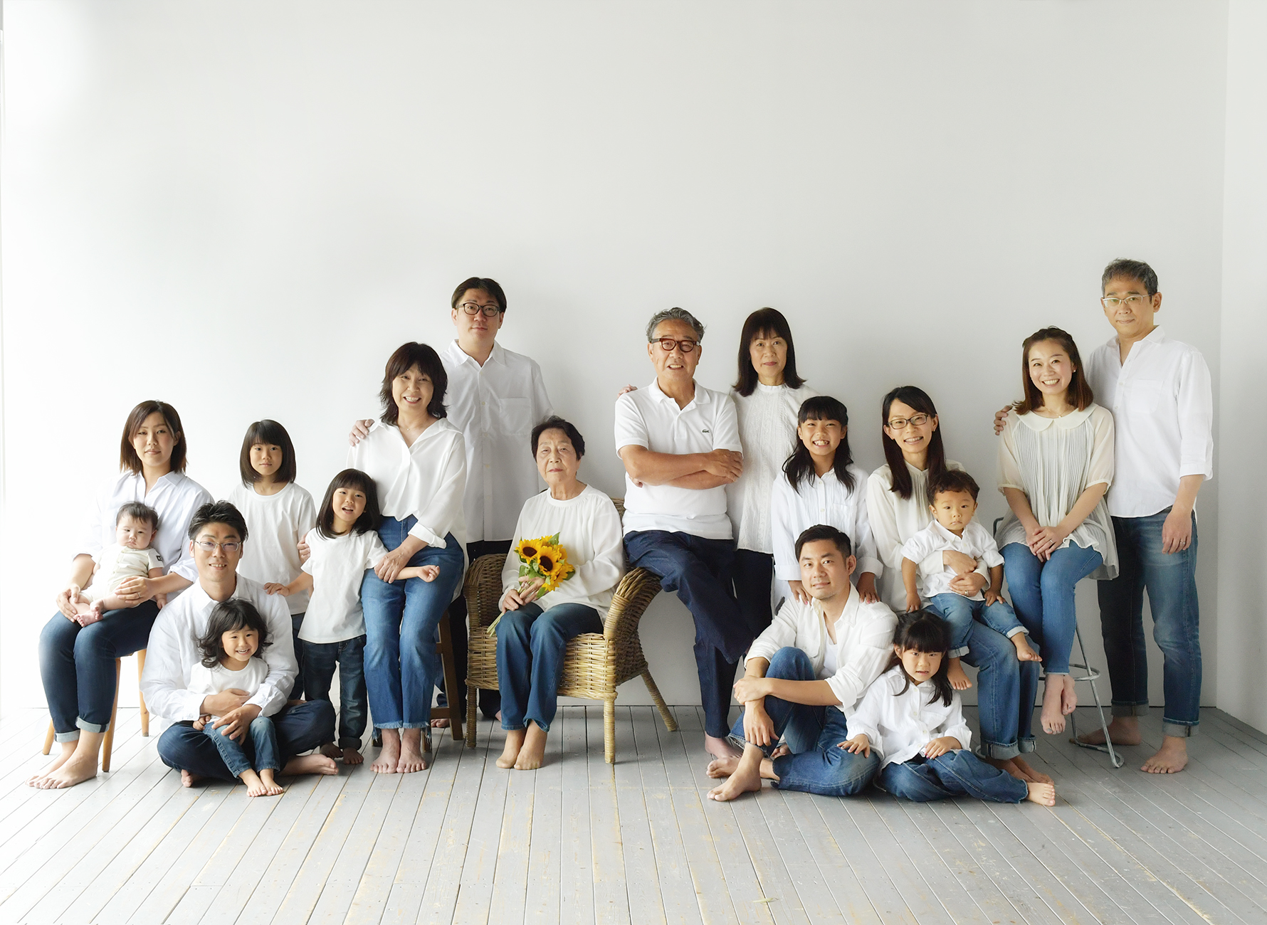 奈良市の写真スタジオで撮影した家族写真 ファミリーフォト 親戚一同 ひいおばあちゃん