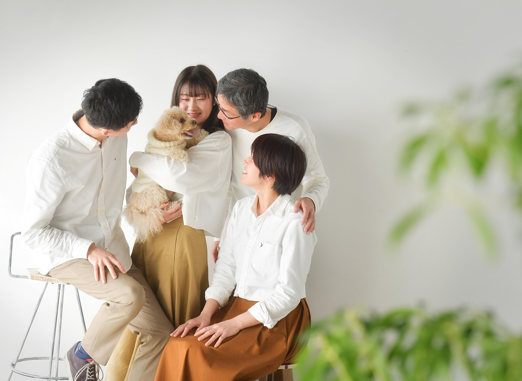 奈良市の写真スタジオで撮影した家族写真 ファミリーフォト 親子 トイプードル