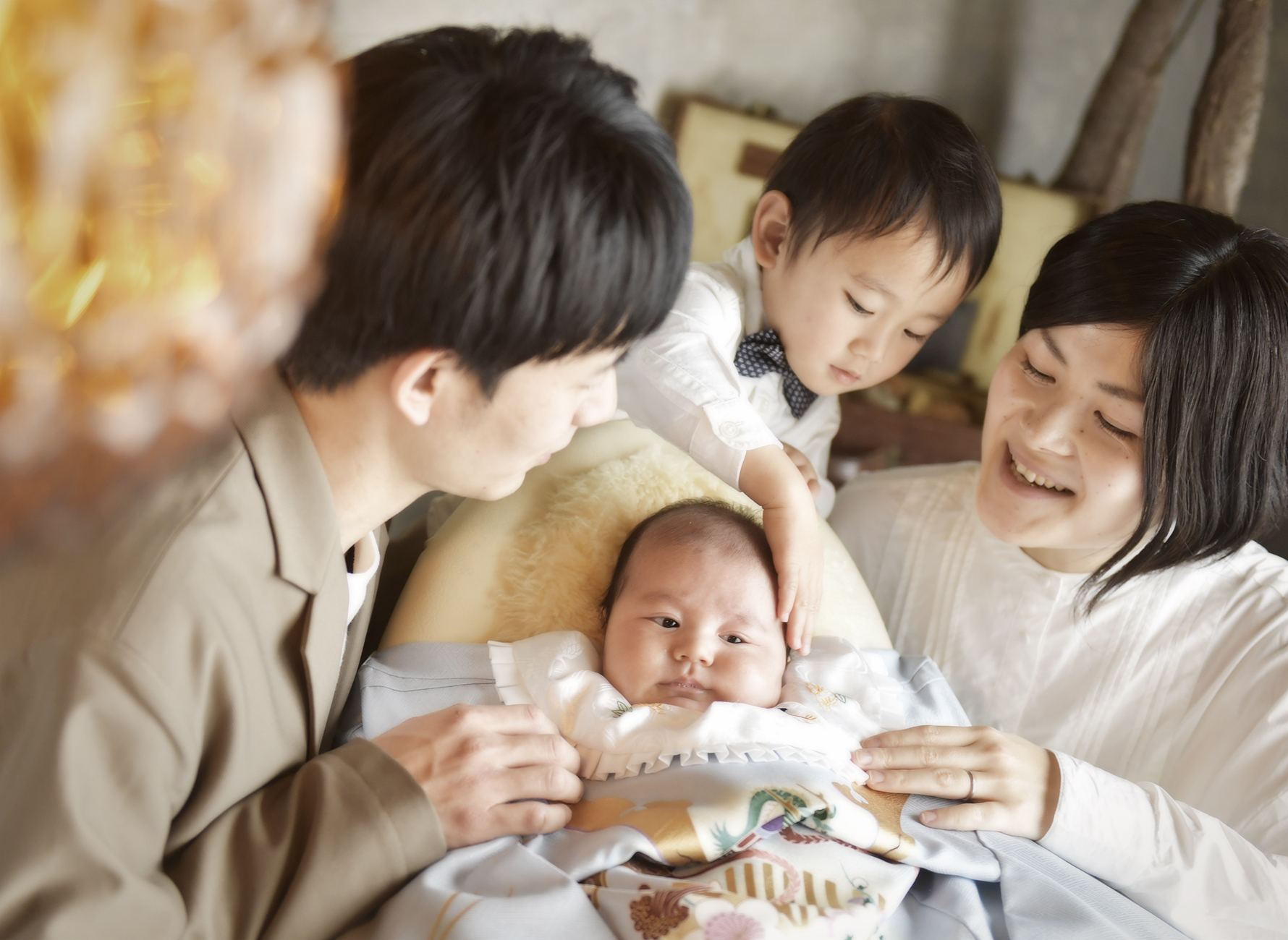 奈良市の写真館スタジオオレンジで撮影したお宮参り撮影　家族写真　1ヶ月男の子