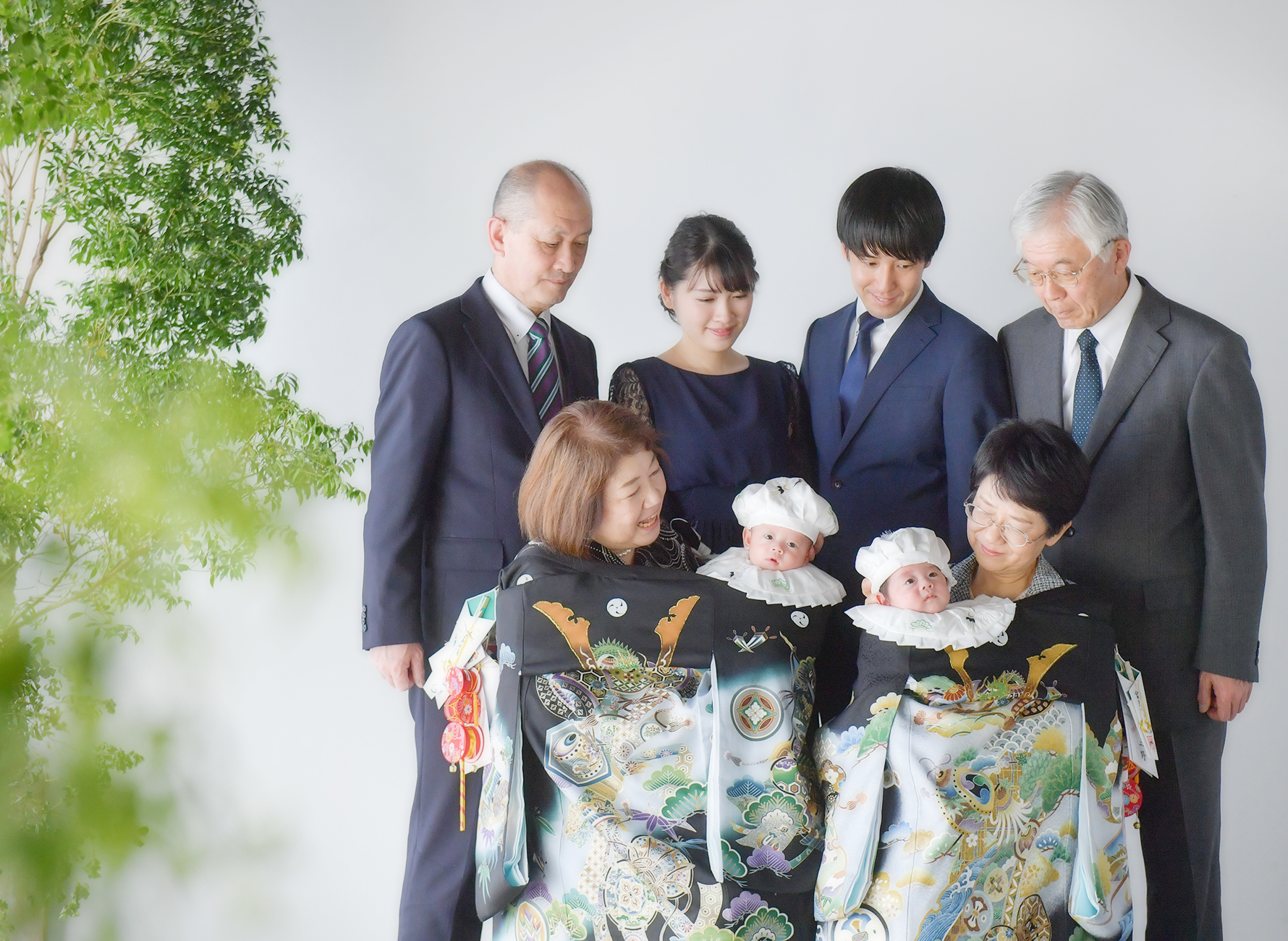 奈良市の写真館スタジオオレンジで撮影したお宮参り撮影　家族写真　男の子の双子