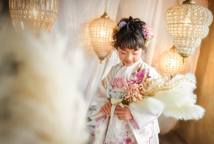 ピンク系の七五三着物をきた7歳の女の子