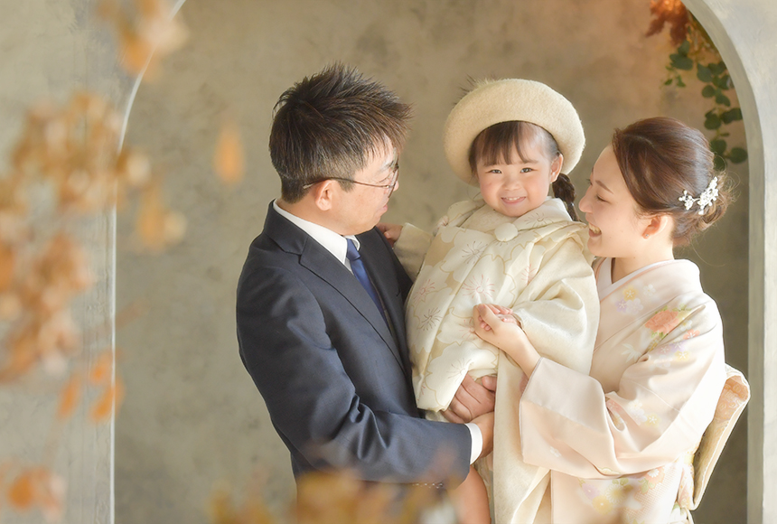 3歳の女の子の七五三の家族写真