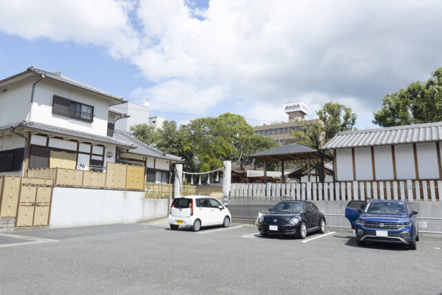 率川神社　奈良市　神社 駐車場