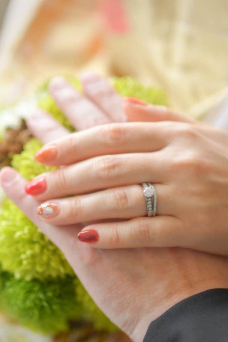 奈良市の写真館スタジオオレンジで撮影したウェディングフォト ウェディングドレスでの婚礼写真 結婚指輪