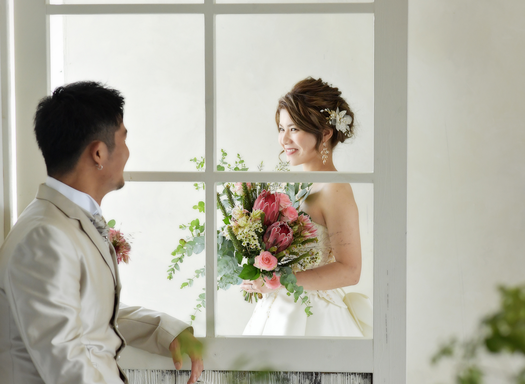 奈良市の写真館スタジオオレンジで撮影したウェディングフォト ウェディングドレスでの婚礼写真 新郎新婦