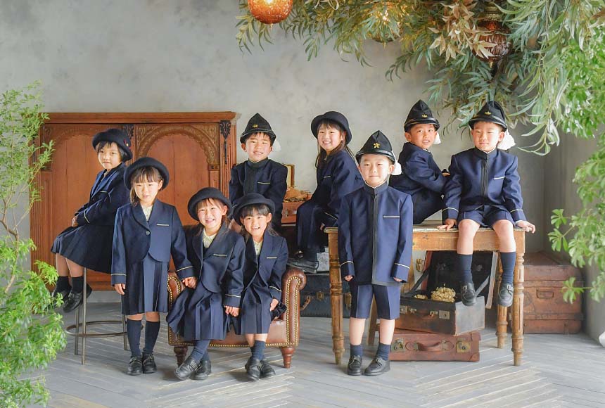 9人で小学校入学祝い撮影