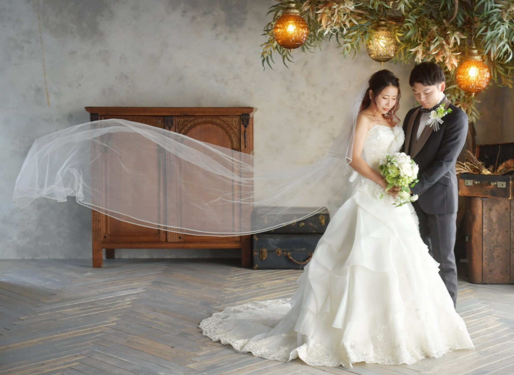 奈良市の写真館スタジオオレンジで撮影したウェディングフォト ウェディングドレスでの婚礼写真 新郎新婦