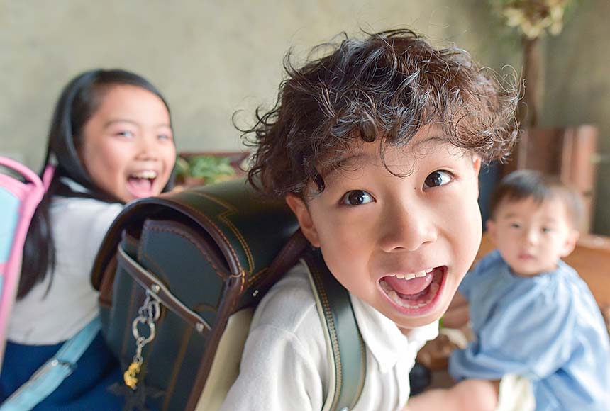 小学校入学祝いのきょうだい撮影