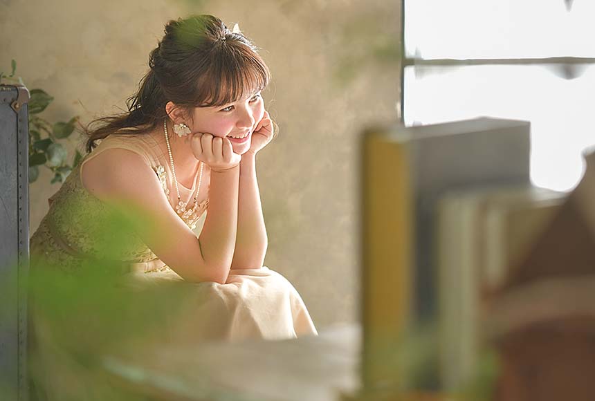 ドレスを着たハーフアップの女の子