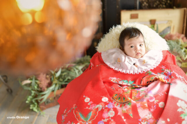 春日大社でお宮参り写真撮影　3か月女の子　赤い着物