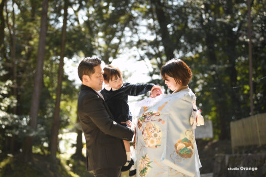 奈良の生駒大社でお宮参り出張撮影　神社でロケーション撮影　家族写真　1ヶ月男の子