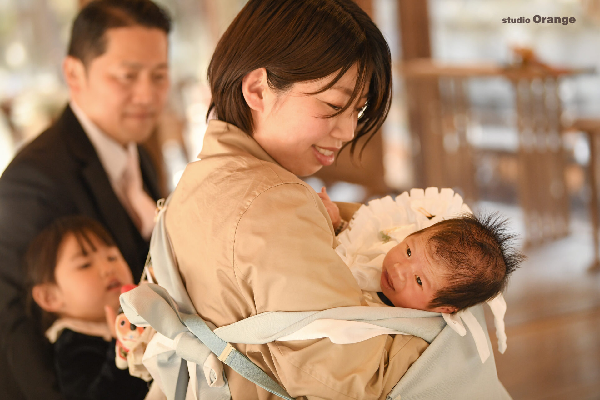 奈良の生駒大社でお宮参り出張撮影　神社でロケーション撮影　家族写真　1ヶ月男の子