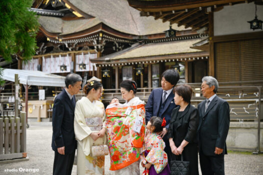 大神神社でのお宮参り出張撮影　お宮参り家族写真　1ヶ月女の子ベビー